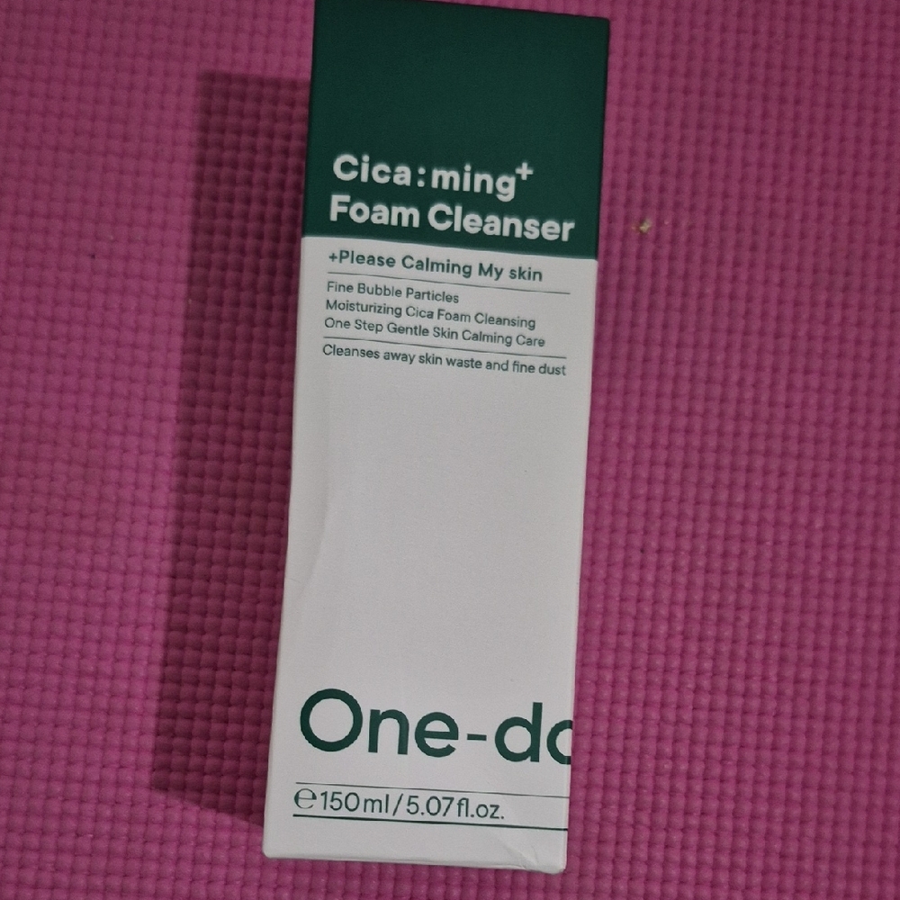 Cica:ming+ Foam Cleanser - Green and White